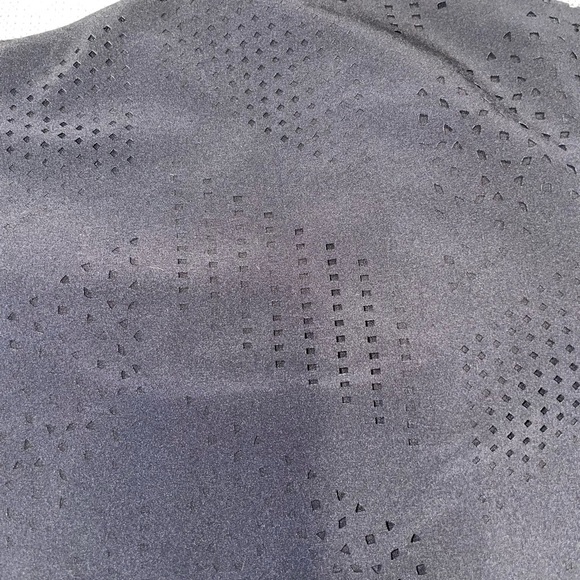 woman’s size medium black athleta brand crop tank top - Picture 2 of 3